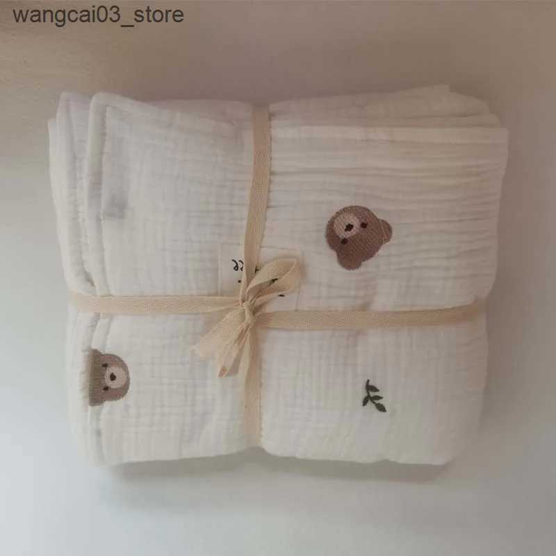Blankets Swaddling Baby Swaddling Blanket 6 Layer Embroidery Bear Print Bamboo Cotton Gauze Newborn Receving Blanket Kids Infant Bath Towel L240910