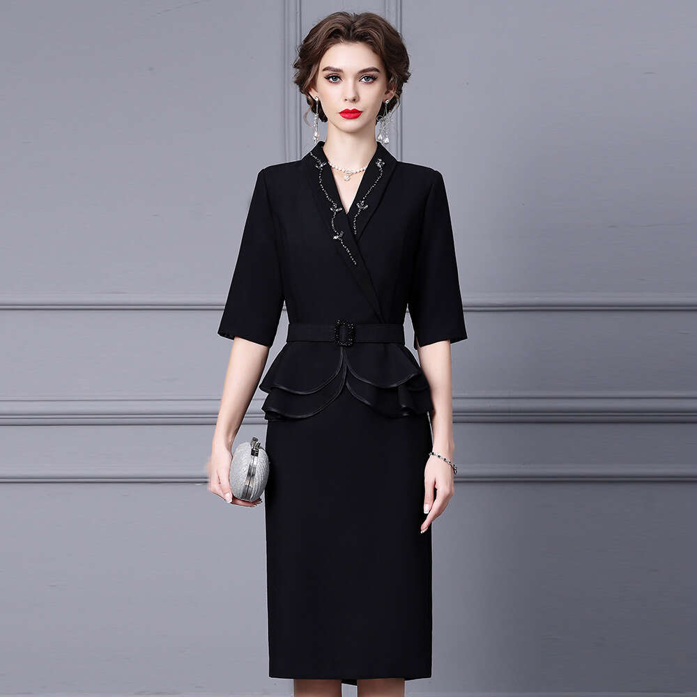 black dress with a high-end feel 2024 autumn new item super revealing figure suit collar fake two-piece hip hugging skirt