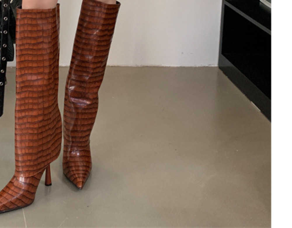 French Temperament Fashion Boots Shiny Leather Crocodile Pattern Martin Boots Straight Leg Wide Leg Boots For Women Pointed Thin Toe Knee Boots 240826