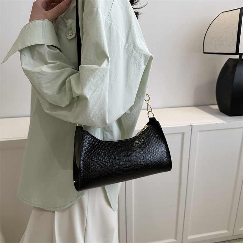 Fashionable popular solid color shoulder new style, stylish simple bag, hand-held and underarm women's bag