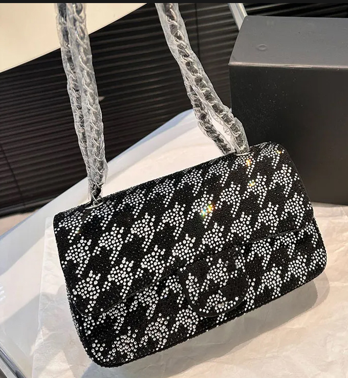 Cf Sparkle Diamond Bag Designer Women Shoulder Bag Leather Clamshell Silver Hardware Metal Turnbuckle Luxury Handbag Matelasse Chain Crossbody Bag Makeup Bag 22cm