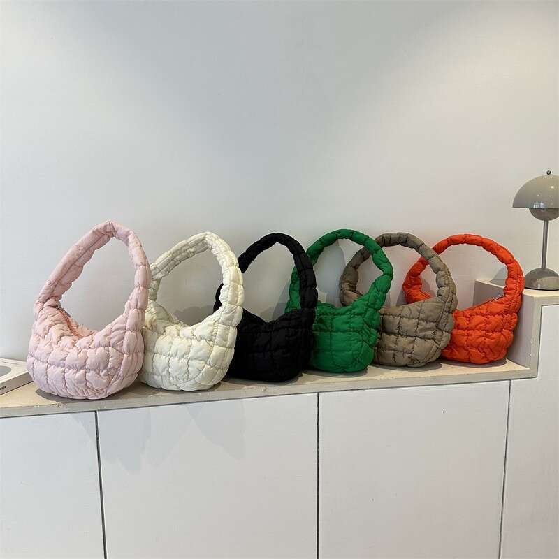 Korean version fashionable versatile large capacity cotton clothing for women 2023 winter new popular diamond grid underarm shoulder bag