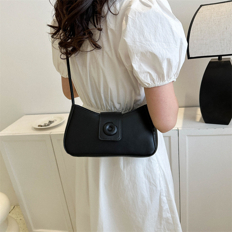 Solid color small fresh and stylish underarm for women's commuting, textured single shoulder crossbody bag, casual bag