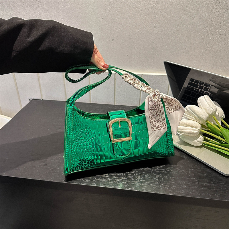 High end solid color niche trend versatile fashion, single shoulder underarm bag, shiny women's baguette bag