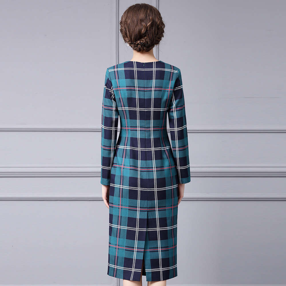 Smart high-end green checkered dress 2024 autumn new collection for commuting elegant temperament slimming and medium length skirt