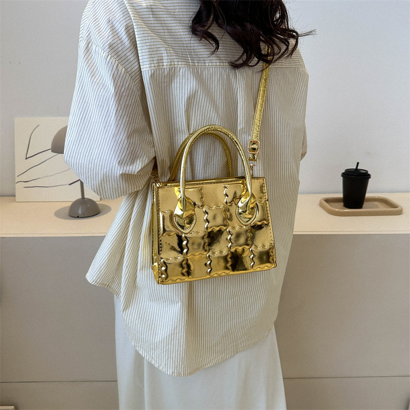 Ins niche design for women new trendy versatile single shoulder crossbody bag, internet famous and popular small square bag