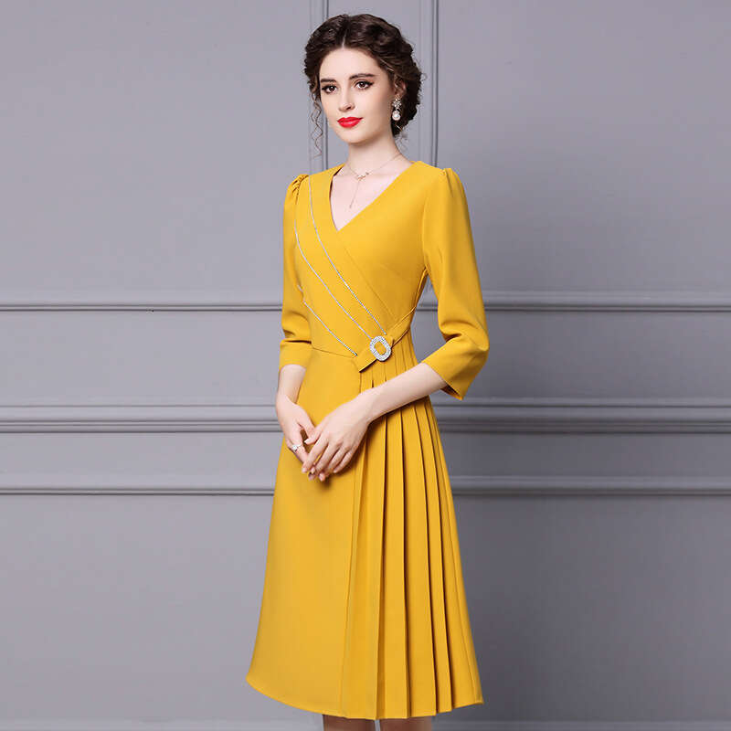 2024 new autumn dress yellow high-end V-neck seven quarter sleeve belly covering nail drill A-line skirt
