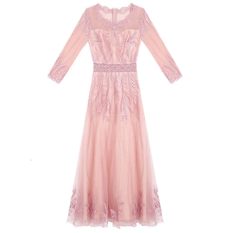 Red Goddess Style 2024 Autumn Dress New High end Heavy Industry Embroidery Annual Meeting Dress