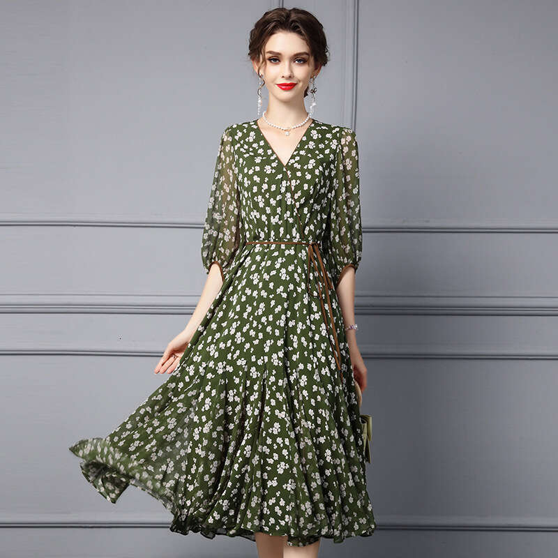 floral 2024 autumn new seaside vacation style V-neck seven quarter sleeve slim fit and slimming dress