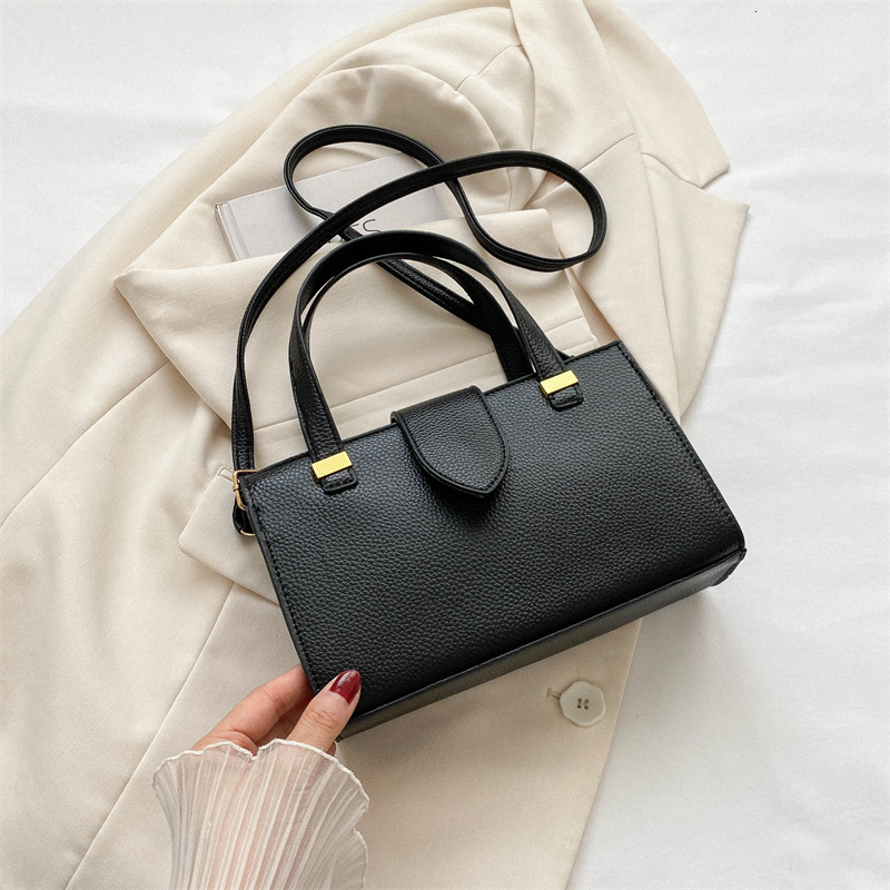 New beautiful small square fashionable simple crossbody casual shoulder bag, stylish and personalized handbag