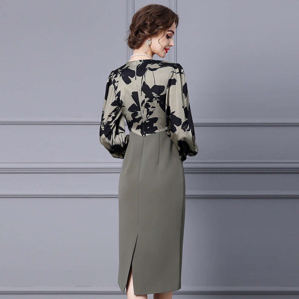 printed patchwork long sleeved dress for autumn 2024 new high-end style V-neck slimming and hip hugging skirt