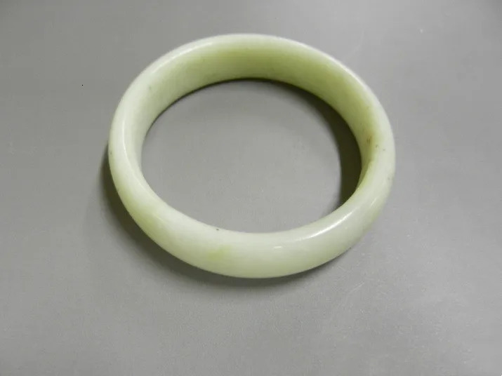 Chinas Four Great Ethnic Quintets Xiuyu Exquisite Transparent Natural Light Green Bracelet Bead and Jade Bracelet Accessories 241007