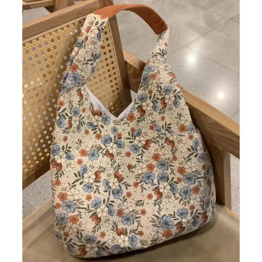 Vintage flower bucket bag large capacity mummy bag cute lunch bag canvas handbag Korean womens shoulder bag handbag 241008