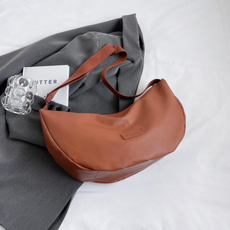 new Korean version nylon dumpling large capacity shoulder college student class diagonal cross bag, versatile commuting bag