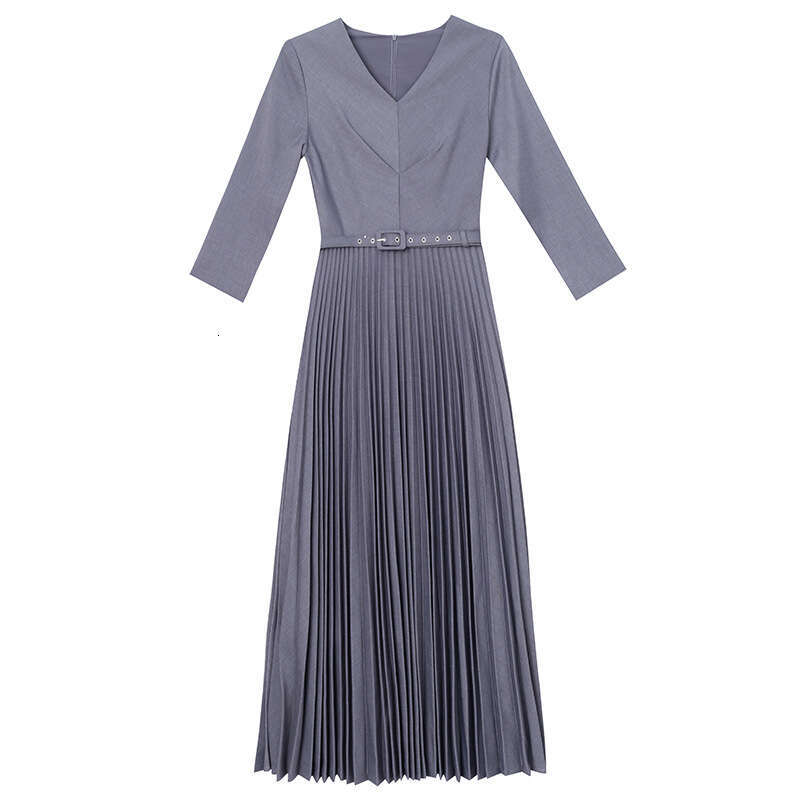 long sleeved dress for women in autumn 2024 new solid color commuting style V-neck mid length pleated skirt