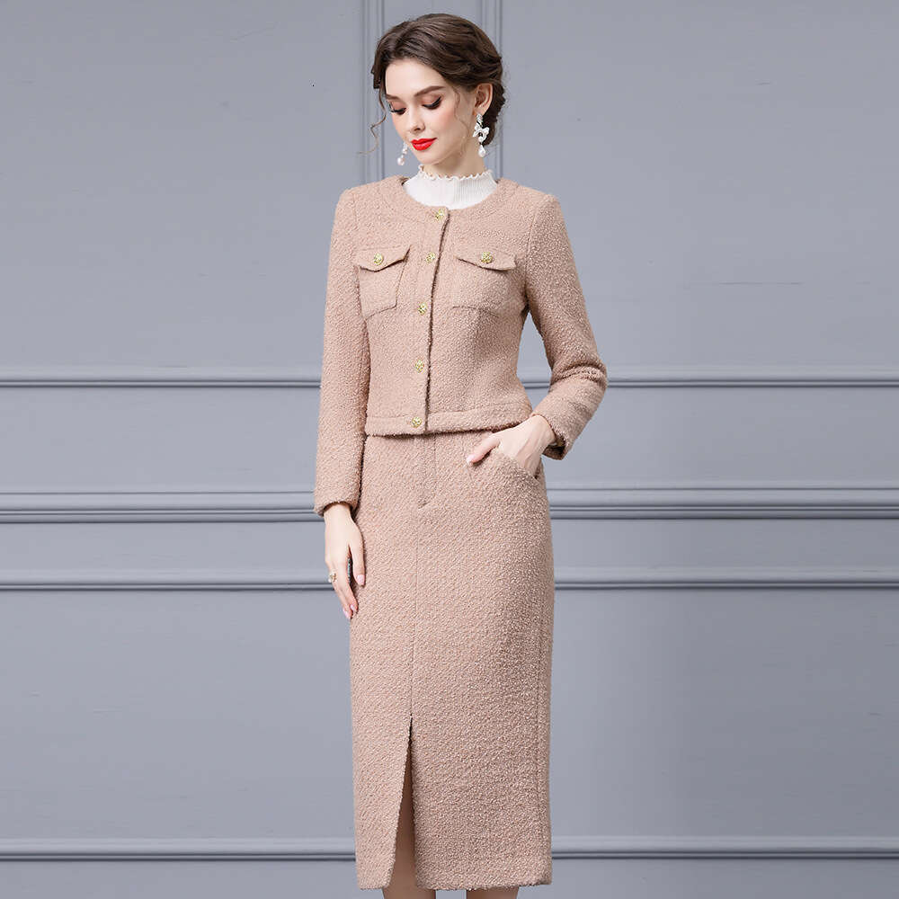 autumn outfit paired with a complete of short woolen tops jackets skirts and sets for socialite temperament two piece set