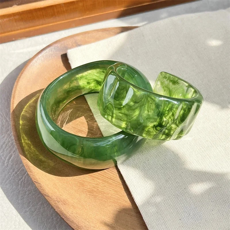 Irregular Wave Green Resin Transparent Round Wide Bracelet for Womens Fashion Charm Thick Wide Bracelet Jewelry 241007