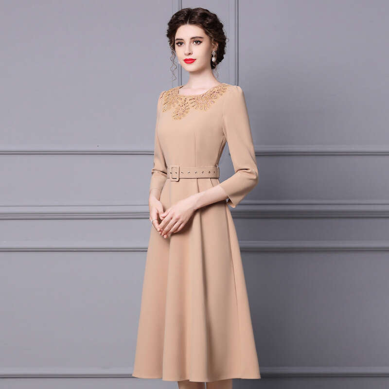 Smart and gentle dress women in autumn 2024 new style for formal occasions high-end embroidery nail beads inner skirt