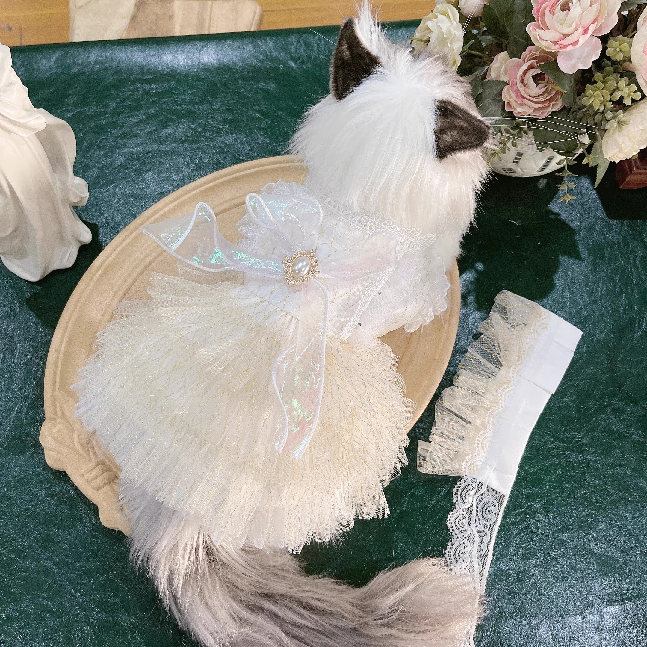 Vintage palazzo style pet dog clothes White lace bow Princess skirt Lolita cake skirt puppy coat