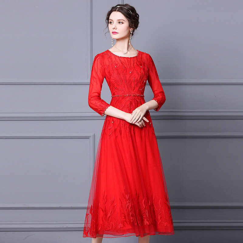 Red Autumn New Product 2024 Bright temperament High sense Diamond Embroidery Long Host Dress