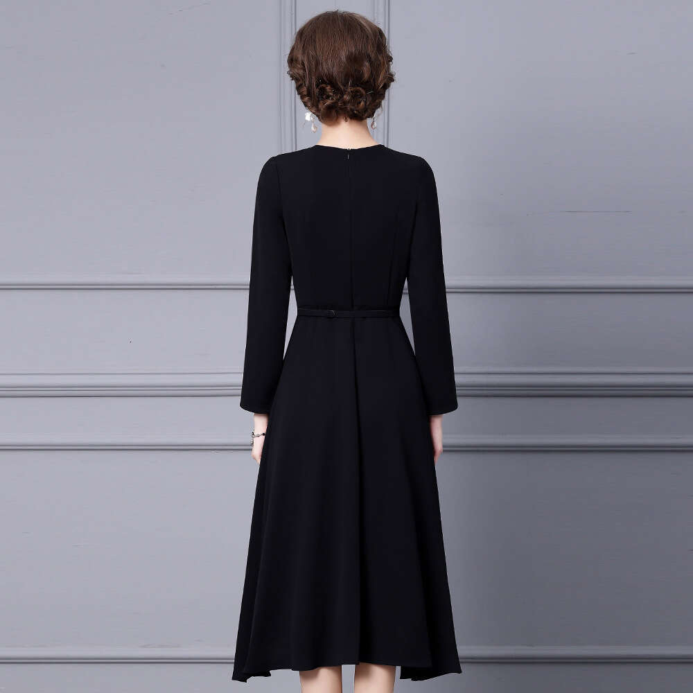 niche design sense black and white color blocked pleated skirt 2024 new high waisted long sleeved temperament dress goddess style