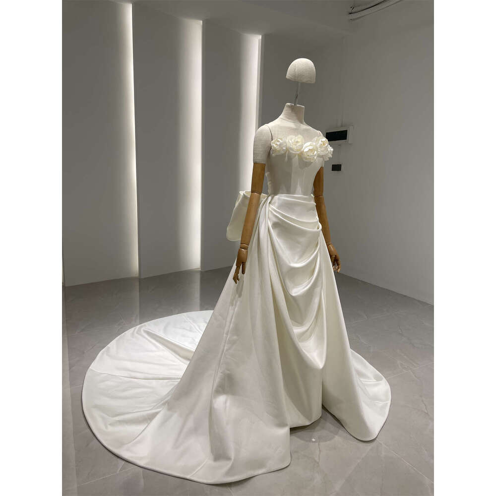 Strapless Pleating Satin Wedding 3D wer Butterfly Embellished Gown Cathedral Train Bridal Dress