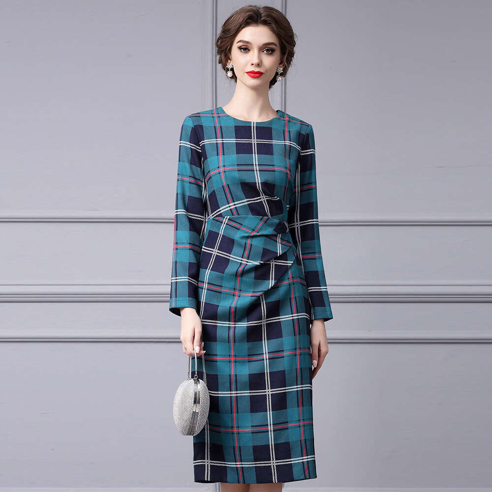 Smart high-end green checkered dress 2024 autumn new collection for commuting elegant temperament slimming and medium length skirt