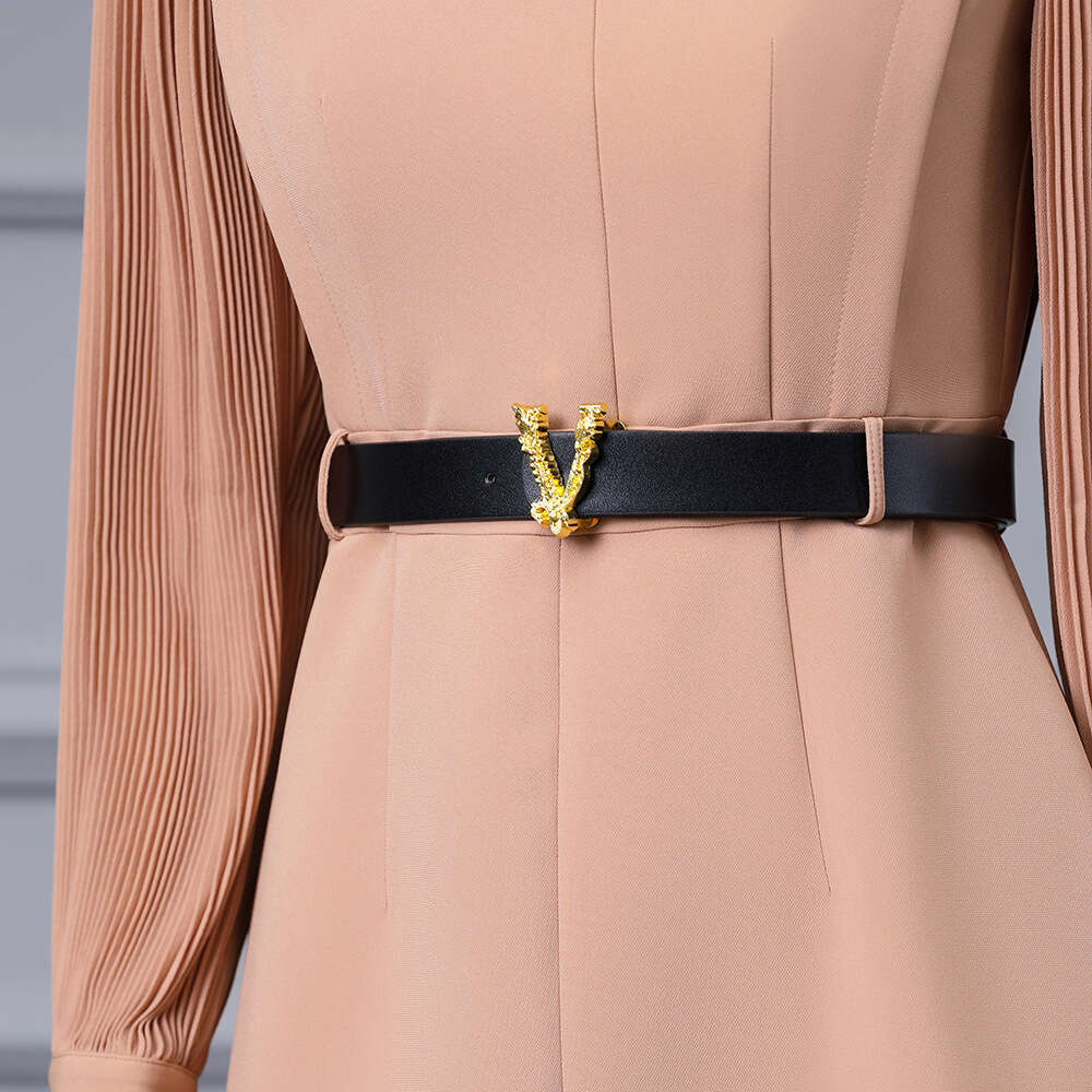 Smart and stylish commuting pleated patchwork long sleeved waist cinched lace up dress with wrapped buttocks high-end brand 2024 autumn new item