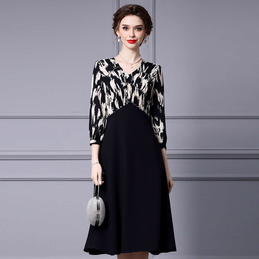 high-end printed patchwork dress 2024 new V-neck pleated nail drill seven quarter sleeve A-line skirt for spring and autumn