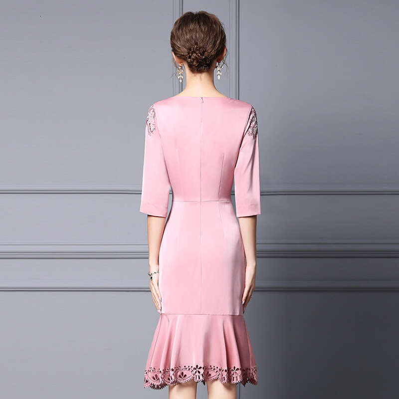 autumn high-end temperament dress 2024 new embroidered waist cinching slimming over knee fish tail skirt