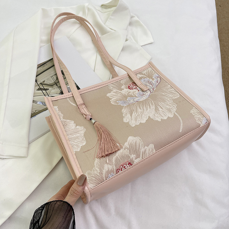 New tassel bucket for women Chinese style hand-held shoulder embroidered commuting tote bag