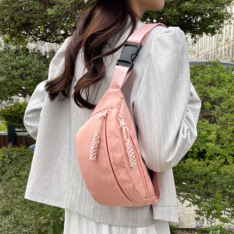 Cross body chest canvas leisure bag, women's 2024 new trendy summer sports niche, versatile Instagram fashionable waist bag