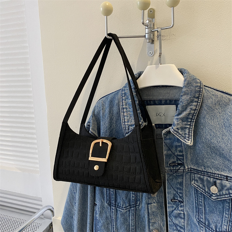 This year's trendy and gentle temperament felt cloth small for women solid color simple shoulder armpit bag