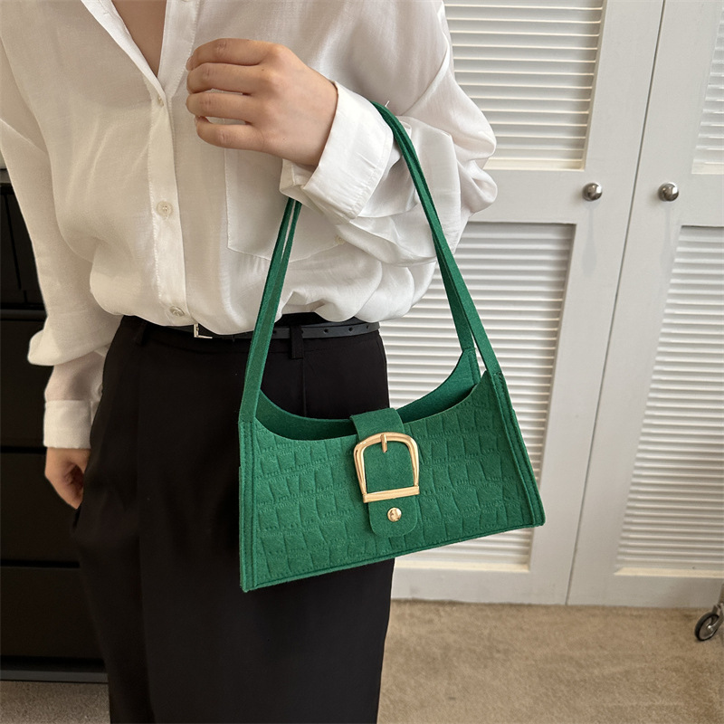 This year's trendy and gentle temperament felt cloth small for women solid color simple shoulder armpit bag