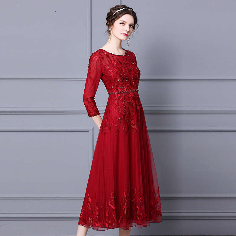 Red Autumn New Product 2024 Bright temperament High sense Diamond Embroidery Long Host Dress