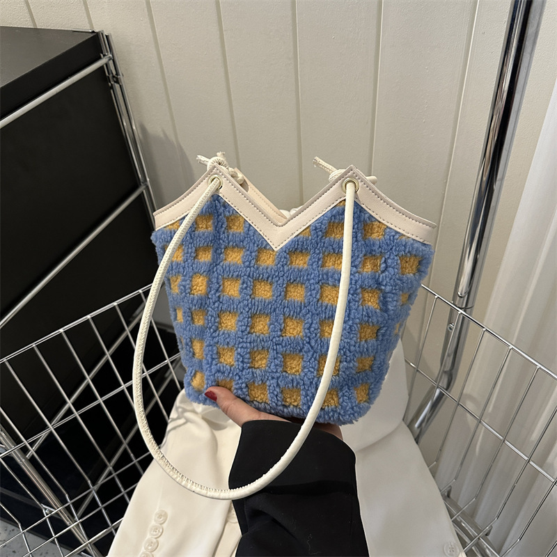 Simple commuting new fashionable fresh shoulder trendy and stylish large capacity tote bag