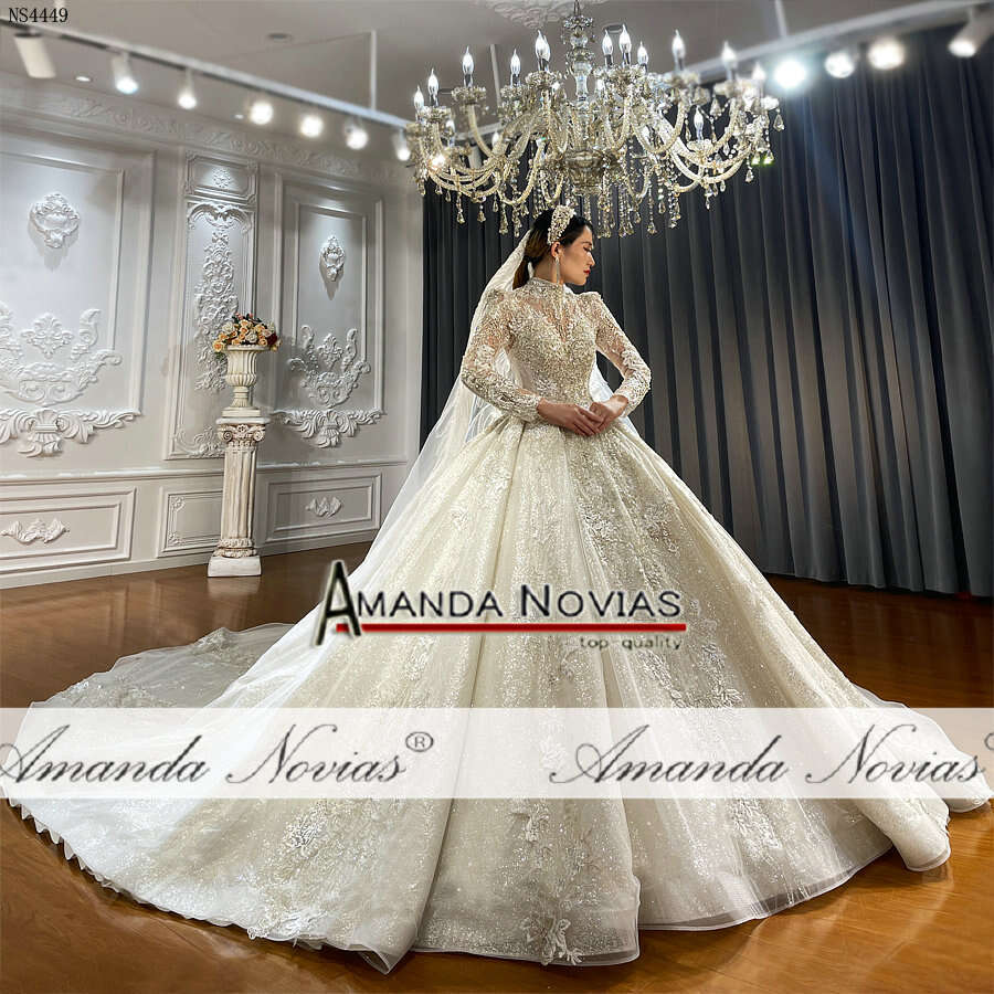 High Necke Long Sleeve Lace Appliques Wedding Dress