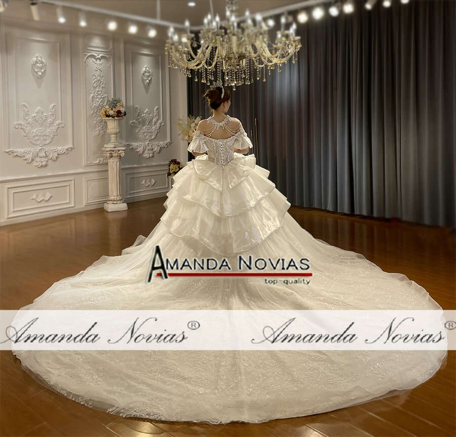 Off The Shoulder Straps Wdding Dress With Necklace