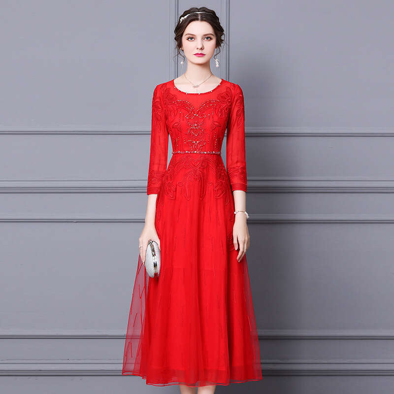 red dress banquet 2024 new autumn outfit with waist cinching and slimming effect high-end luxury nail bead embroidery long skirt