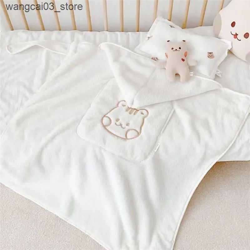 Blankets Swaddling Flannel Windproof Baby Blanket Coral Fleece Stroller Cover Bear Winter Kids Blankets Infant Nap Warm Quilt Swaddle Wrap L240910