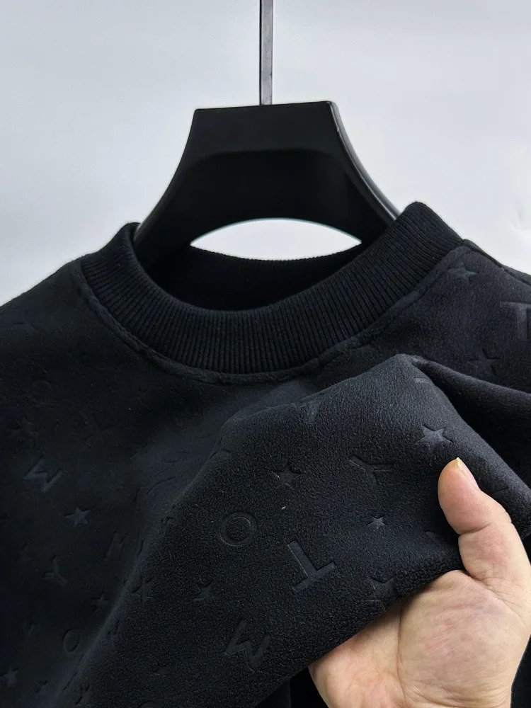 High end fashion letter embossed round neck sweater mens winter item plush thick Tshirt youth casual warm pullover 241009