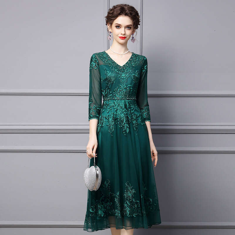 Noble Wide Wifes Belly Cover Aging Reduction High end Embroidered Bead Long Dress 2024 New Style