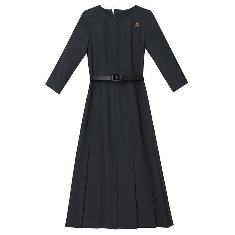 Solid Color Dress 2024 Autumn New Commuting Style Seven Sleeve Waist for slimming and pleated A-line skirt