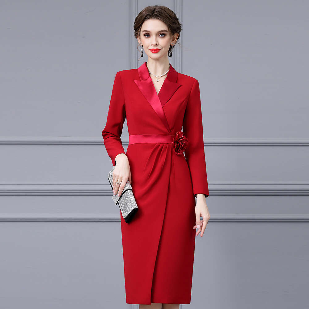 Smart red three-dimensional flower waist cinching slimming suit dress for commuting light and mature style hip hugging dress 2024 autumn new item
