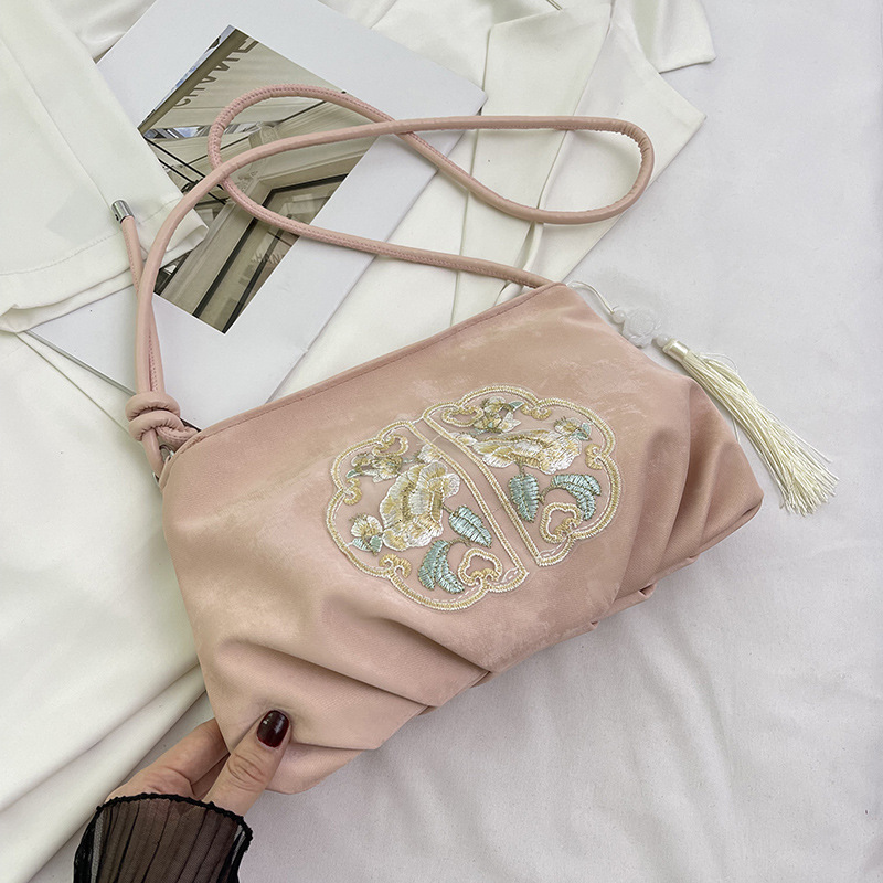 New Chinese embroidered single underarm for women, new fashionable and stylish pleated cloud bag, national style shoulder bag