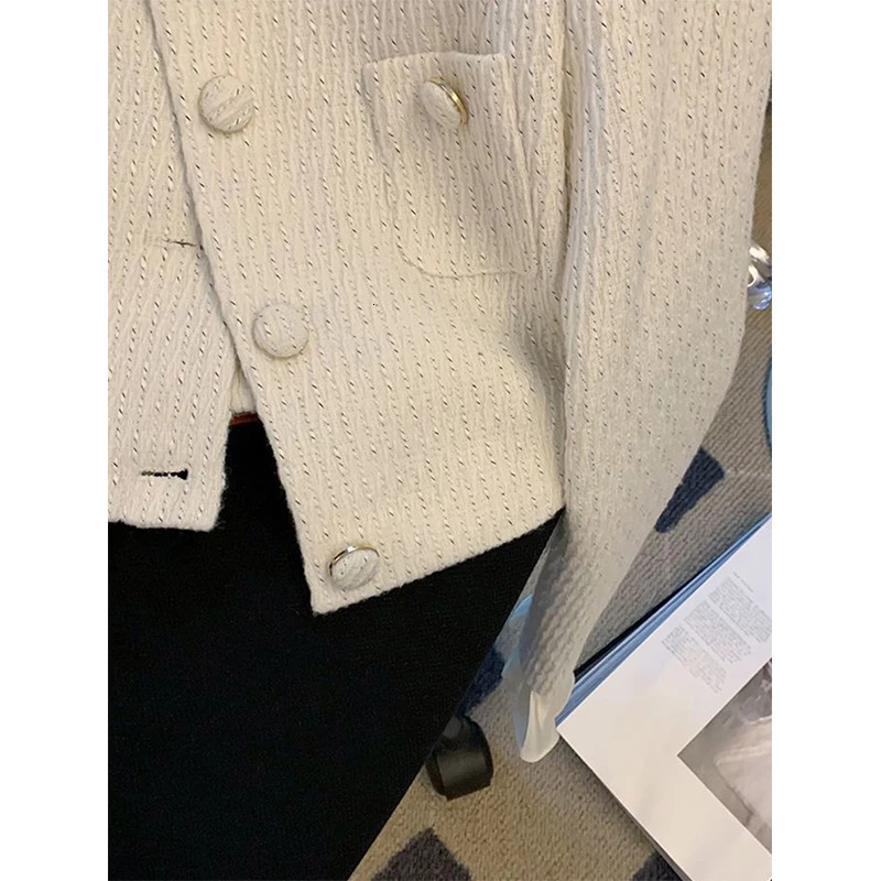 Elegant Tweed Jacket Women Cropped Ruffles Patchwork Quilted Coat Korean Fashion White Blazer Winter Ladies Thicken Outerwear 241011