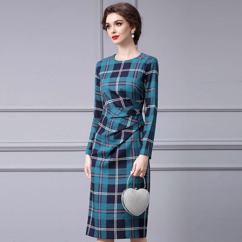 Smart high-end green checkered dress 2024 autumn new collection for commuting elegant temperament slimming and medium length skirt