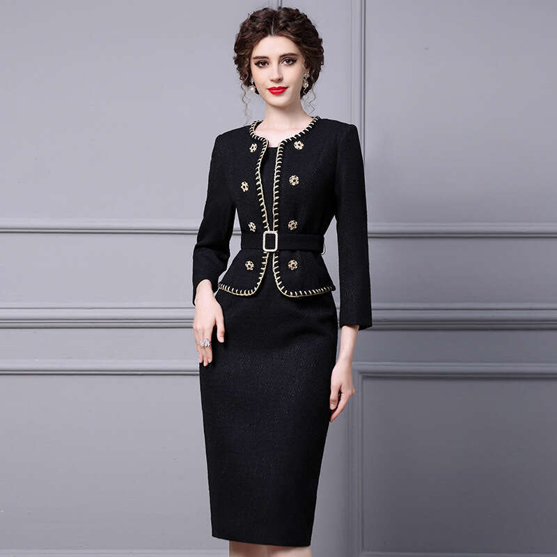Thickened Autumn Dress with Belt for Womens High End 2024 New Hepburn Style Mid length Bag Hip Skirt