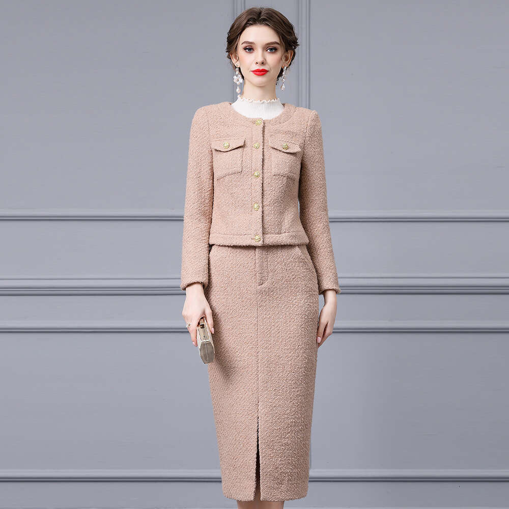 autumn outfit paired with a complete of short woolen tops jackets skirts and sets for socialite temperament two piece set