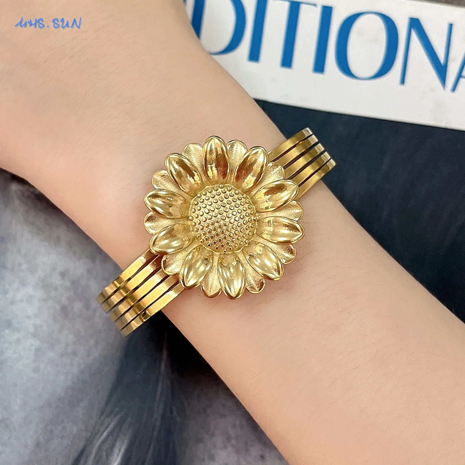 MHS. Sun Fashion Sunflower Stainless Steel Cuff Bracelet Gold Plated Block Large Flower Edition Mens Daily Jewelry 241007